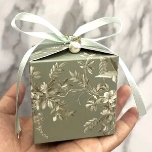 50pcs Green Elegant Floral Wedding Favor Boxes with Velvet Ribbon & Pearls
